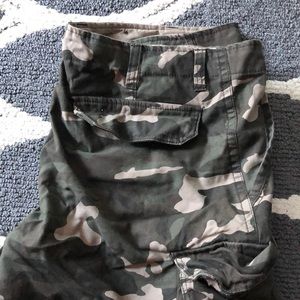 NWOT Men’s camo cargo shorts